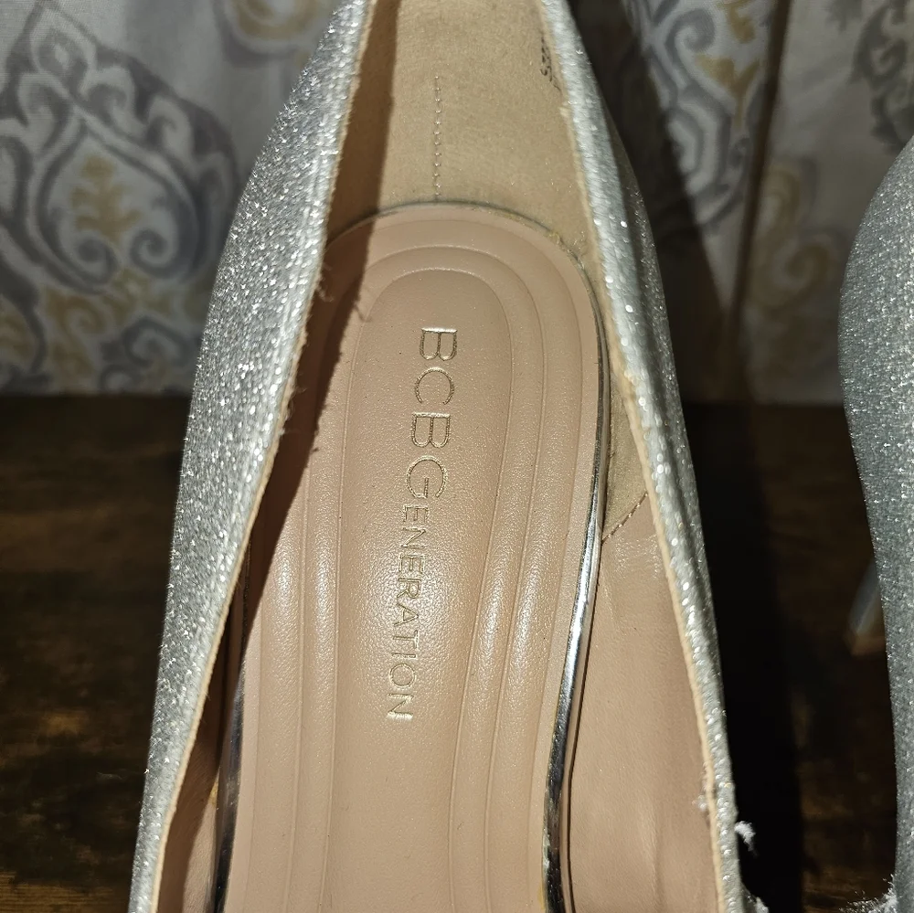 Elegant Silver Women's Shoes with Rhinestone Strap - Picture 7 of 10